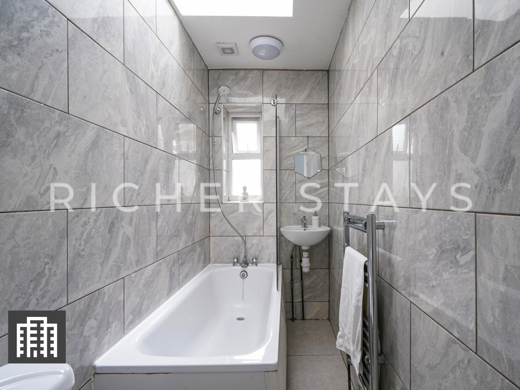 Large Home For Contractors & Families - Garden & Amenities London Exterior foto